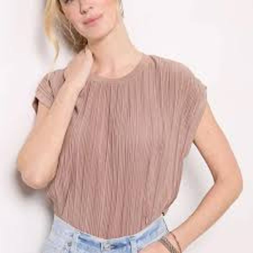 Evereve Mia Plisse top ribbed pleated cap sleeve blouse pink Women's size Medium